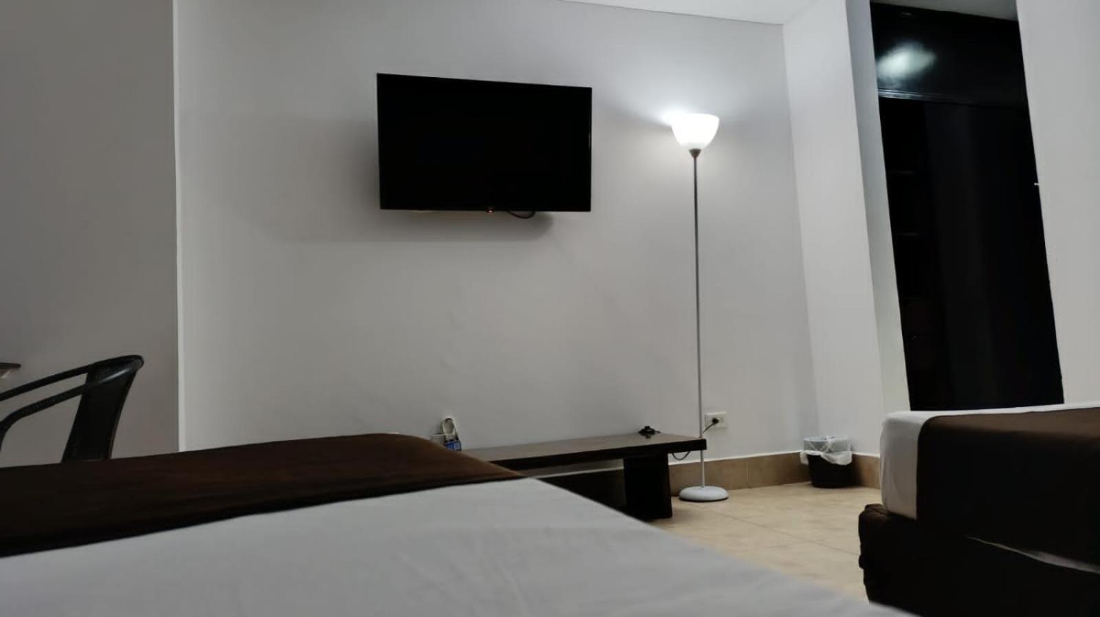 Hotel Ariston كالي المظهر الخارجي الصورة